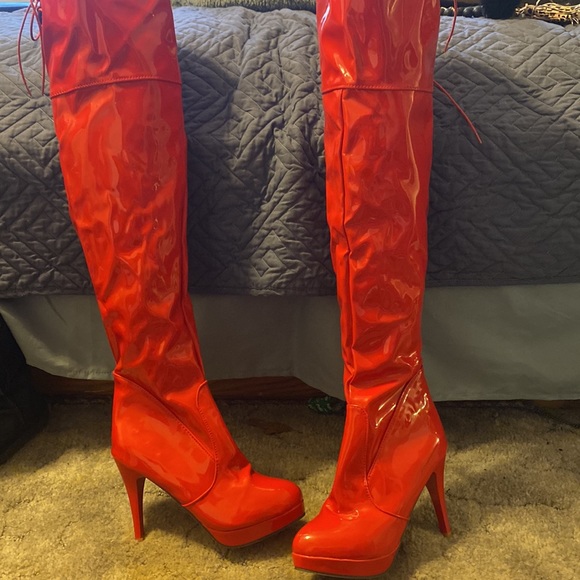 Red thigh high boots - Picture 4 of 4